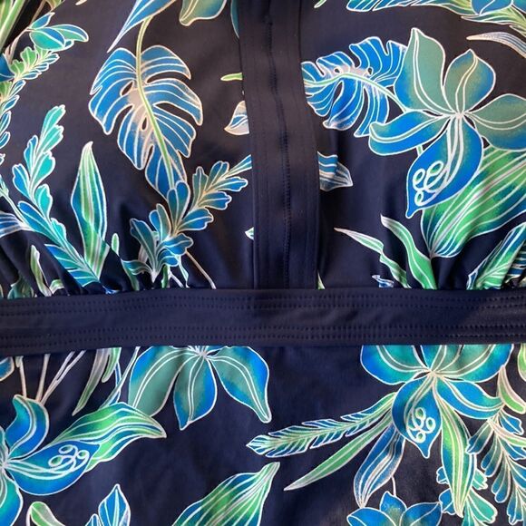 Land’s End Plus Standard high neck keyhole tankini top blue print soft D cup Var - Picture 7 of 14